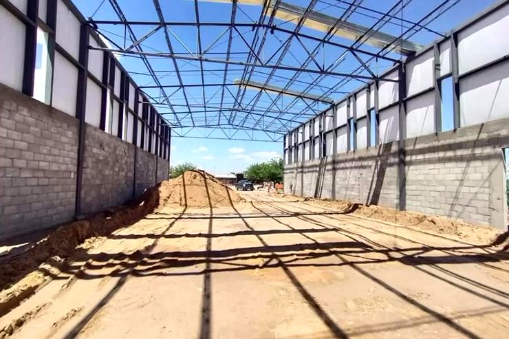 Interior del templo San Juan Pablo II en construcción